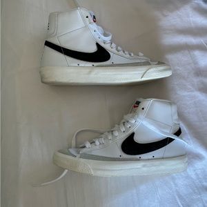 Women’s Nike Mid-Blazers ‘77 Size 7.5